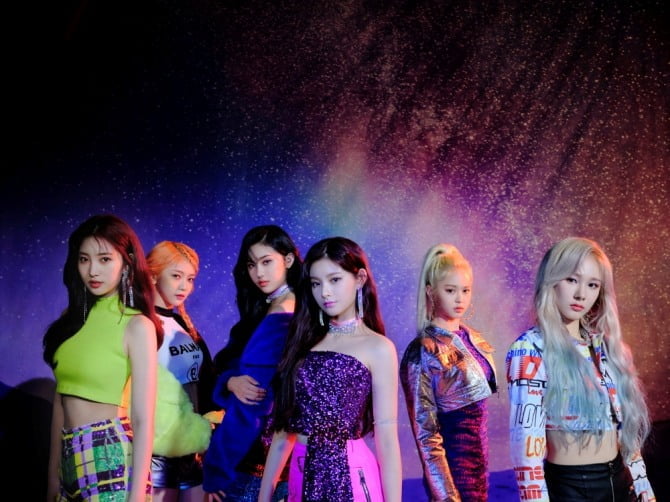 ‘글로벌 슈퍼루키’ 에버글로우, 2주 연속 K-POP 위클리 조회수 1위 ‘기염’