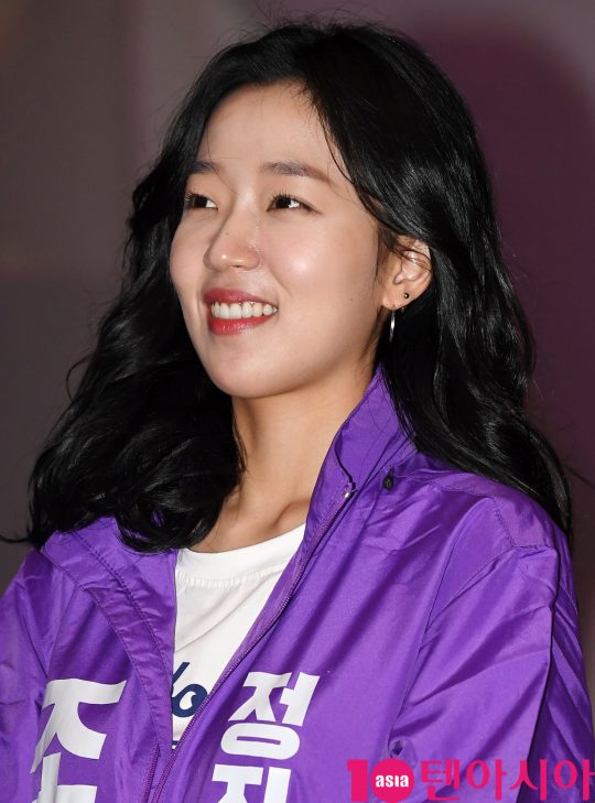배우 조수향이 22일 오후 서울 방화동 롯데시네마 김포공항점에서 열린 영화 ‘정직한 후보’ 무대인사에 참석하고 있다.