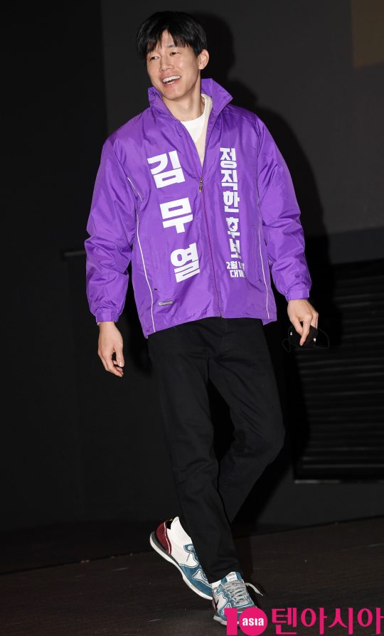 배우 김무열이 22일 오후 서울 방화동 롯데시네마 김포공항점에서 열린 영화 ‘정직한 후보’ 무대인사에 참석하고 있다.