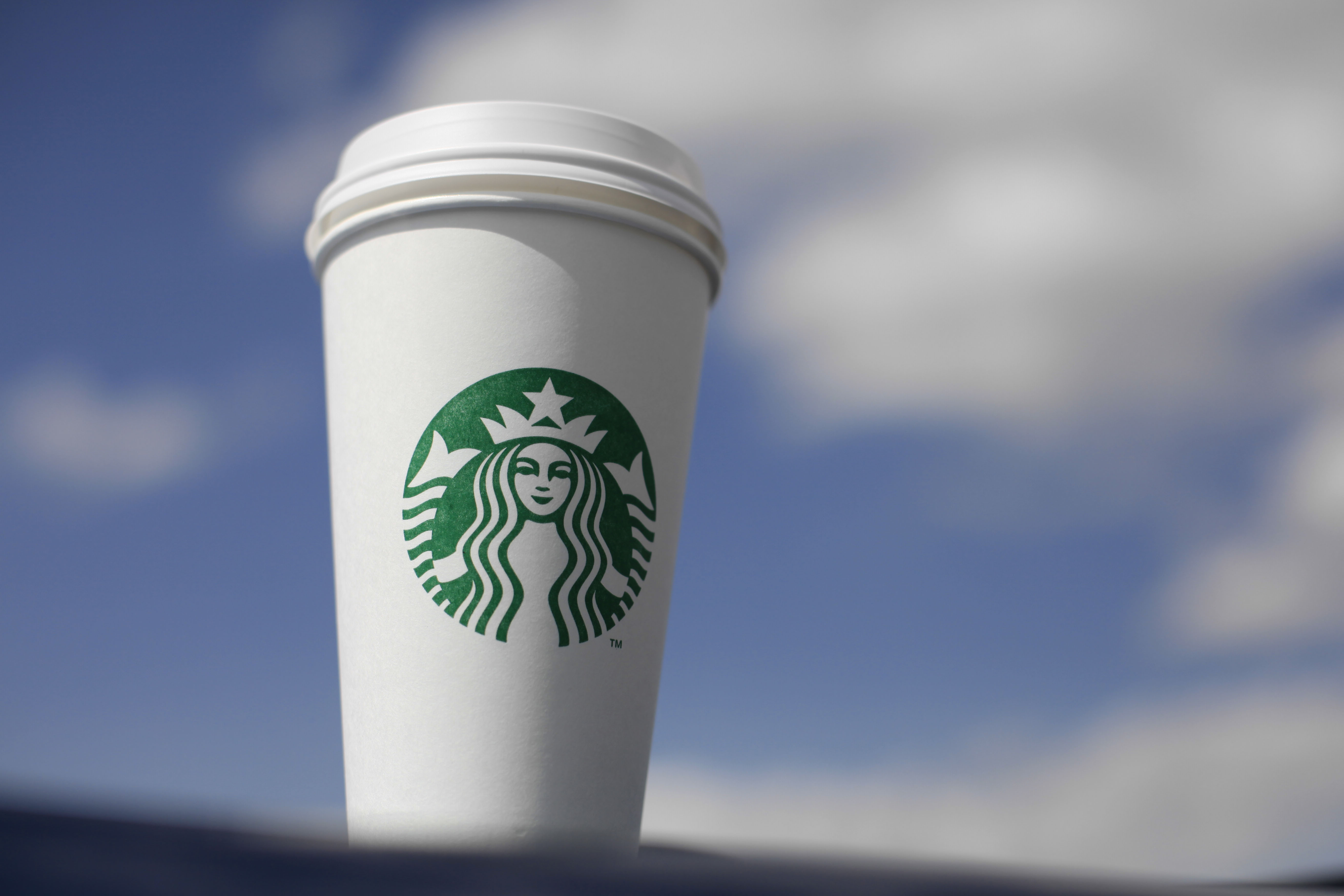 “스타벅스는 이미 커피회사 아닌 은행”…긴장하는 금융회사들