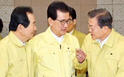 문 대통령 "경제충격 최소화 대책 마련"…여권 "추경 검토해야"