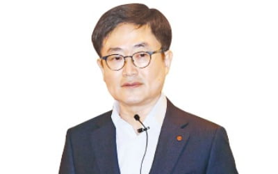 롯데백화점 지하 식품관, 슈퍼가 운영…오프라인 매장 통합 속도낸다