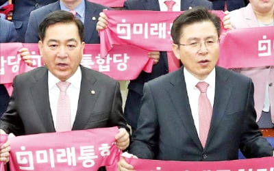 "왜 우리만 인사시키나"…통합당 '의총 상견례' 불협화음