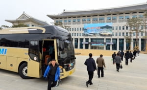 경북도, 지방공무원 2261명 선발…수의직 7급 필기 추가 실시, 수정테이프 허용