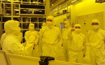 "한국 경제 최악 시나리오는 코로나19로 삼성전자 생산 차질"