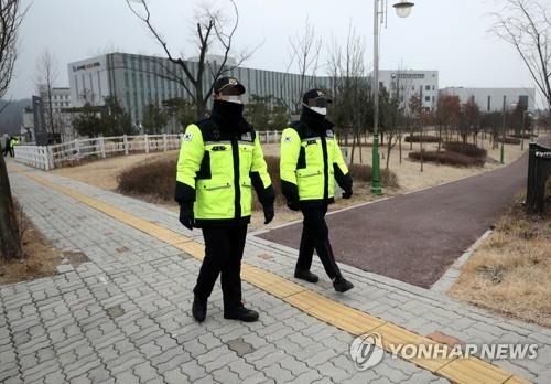 우한 교민 격리 수용 이틀째…진천 국가인재개발원 안팎 '평온'