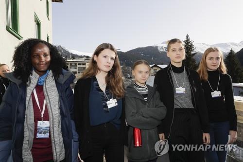 툰베리, 차별 논란 흑인 환경운동가와 회견…"아프리카에 관심"