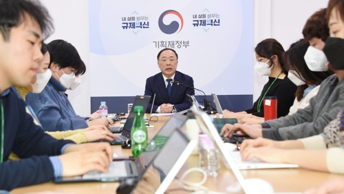 홍남기 "신종코로나 실물경제영향 가능성…수출·내수 파급점검"