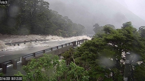 뉴질랜드 유명 관광지 밀퍼드 사운드, 폭우로 비상사태