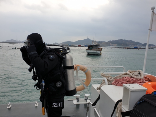 신안 흑산도-장도 운항 도선 표류…해경, 60대 선장 구조