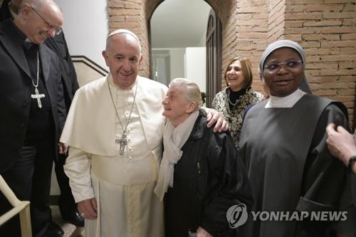 프란치스코 교황, 교황청 궁전 개조해 노숙자 쉼터로 제공