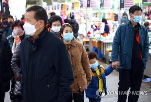 '방역도 양극화' 한달새 2배이상 뛴 마스크값 빈곤층에 큰 부담