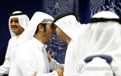 UAE "신종 코로나 우려 '아랍식 코인사'도 피하라"