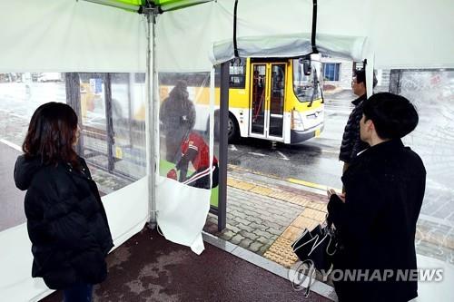 '신종코로나' 전파 우려…구리시, 정류장 온기 텐트 철거