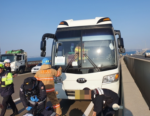 인천대교 달리던 관광버스 기사 운전 도중 쓰러져 사망