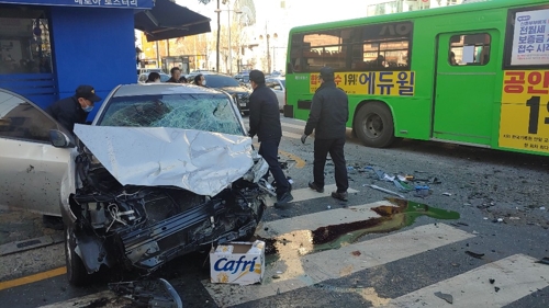 망우동서 중앙선 침범 사고로 5명 부상…경찰 "빙판 원인 추정"