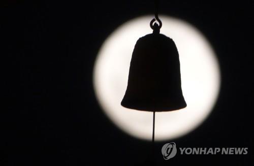 [날씨] 토요일 흐리다 차차 맑아져…밤에는 대보름달 둥실