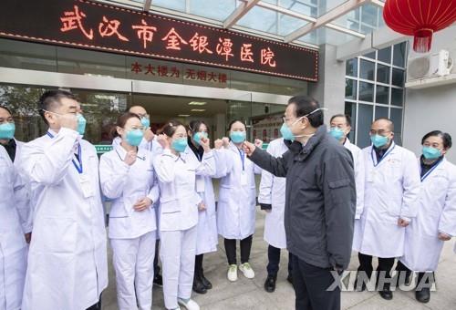 중국 정부 "후베이성 밖은 안정 찾아…질서 회복할 때"