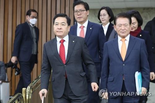 한국당 "정부 대응 갈팡질팡…여당, '우한' 말만해도 벌벌"