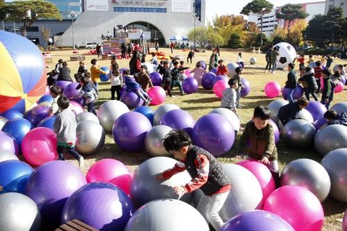 전주시청 광장, 어린이 놀이터로 변신…도심 팝업 놀이터 확대