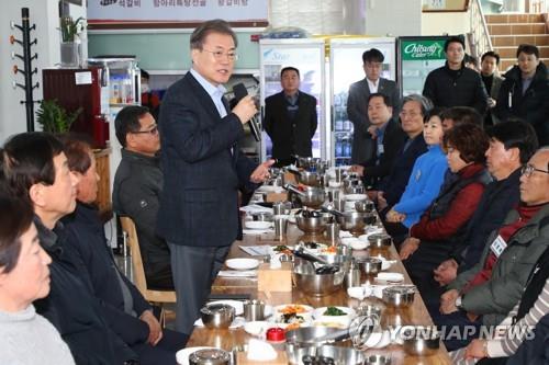 문 대통령 "우한 교민 3차 귀국해도 아산·진천 추가 수용 없어"