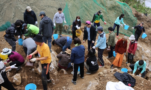 징용피해 故김만두·명장모 유해 나올까…75년만에 발굴