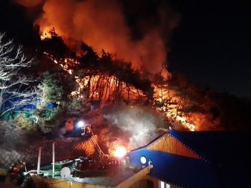 인천 철마산 화재, 사찰 뒤쪽 보일러실서 발화 추정