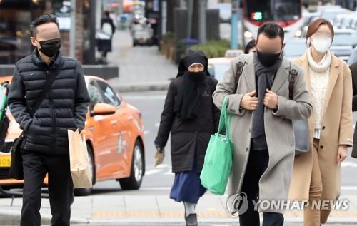 여행 다녀왔다고 무급 자가격리? 신종코로나에 '불법 노무관리'