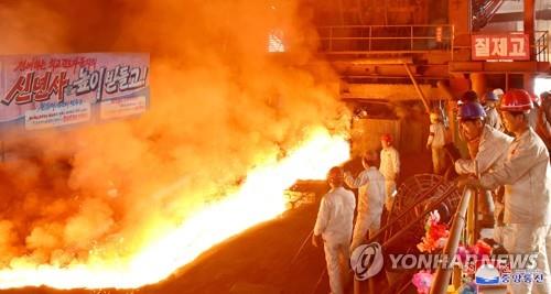 북한 금속공업상 "경제 어렵다…주체철 생산 총력 다해야"