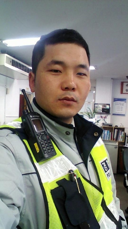 우한교민 이송버스 세번 운전한 아빠 경찰관 "허락한 아내 존경"