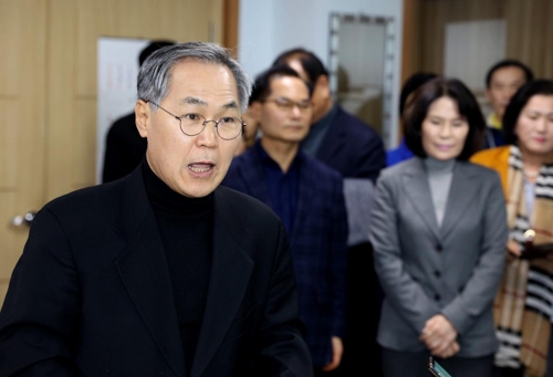 우윤근 전 대사 총선 불출마 선언…"국민의 요구"