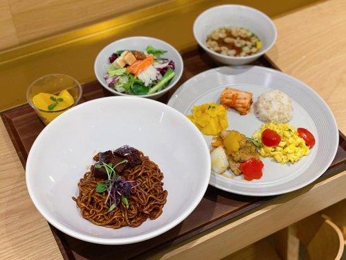 '기생충 열풍' 올라탄 짜파구리…식품·유통업계 반색