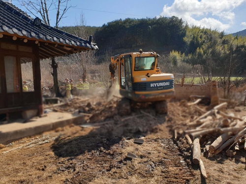 의령 노후주택 사랑채 무너져…보수작업 70대 매몰됐다가 숨져