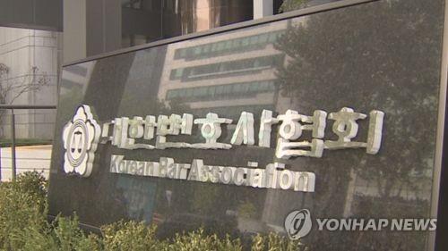 사건관계자에 "아저씨, 아줌마"…변호사들 "고압적 검사 여전"