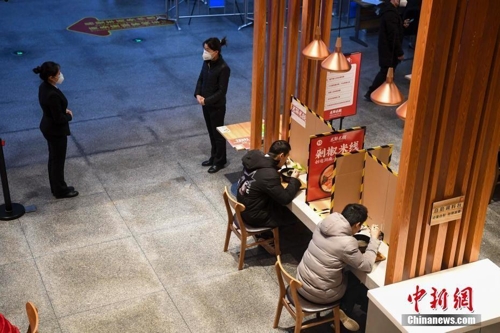 중국 광저우 '외식 금지령'…후난성 창사엔 '칸막이 식당'