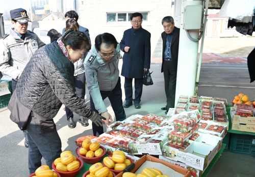 강원경찰, 지역식당 이용·농산물 구매…코로나19 극복 동참