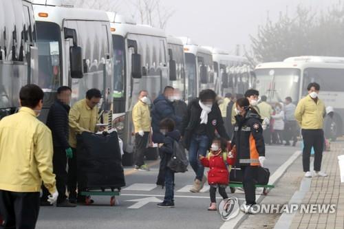 진천 인재개발원 우한 교민 173명, 2주 격리 마치고 전원 퇴소