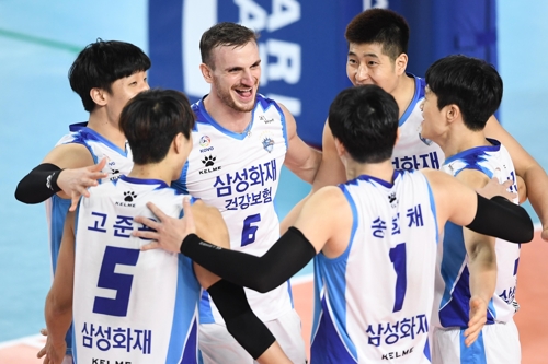 '봄배구 희망' 인삼공사, 선두 현대건설마저 잡고 5연승 질주(종합)