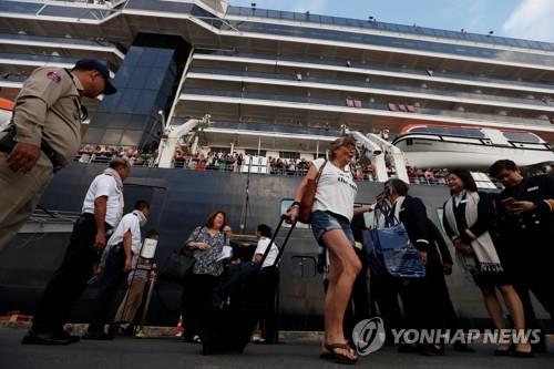 캄보디아, 크루즈 승객 확진에 난처… 말레이에 "재검토 요청"