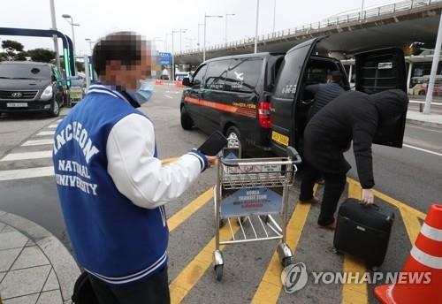 신학기 앞두고 중국인 유학생 대거 입국…대학가 대책 마련 진땀