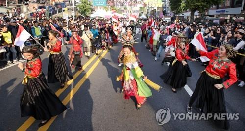 국내 체류 외국인 250만명 사상 첫 돌파…6.6%↑