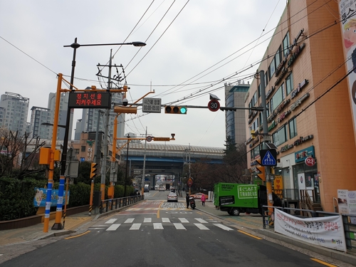 서울 성동구, 7개 초교 통학로에 '스마트 횡단보도' 설치