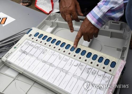 '전자 투표 메카' 인도, 이번엔 원격 투표기 개발 착수