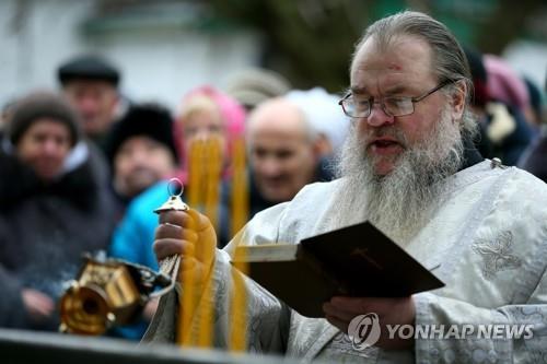 "동거 비혼여성이 매춘부라고?" 막말 러시아 성직자 '뭇매'