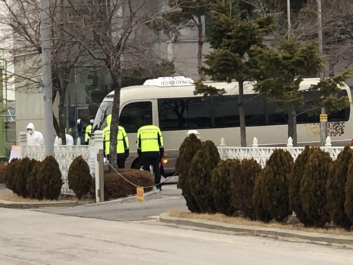 귀국 日크루즈 승객들, 인천공항 격리시설 도착…의심증상 없어