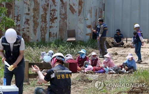 "한전, 새만금 송전선로 '51억대 보상금' 집행 내용 공개하라"