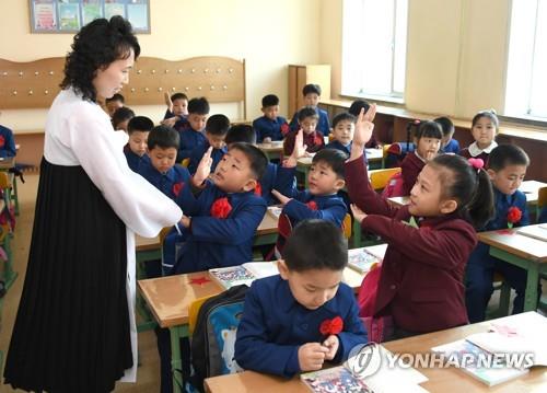 인공지능에 외국어까지…북한서 무르익는 '교사 재교육' 바람