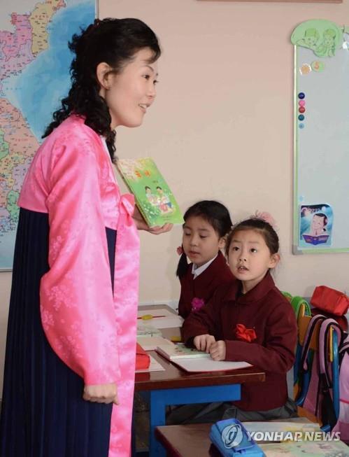 인공지능에 외국어까지…북한서 무르익는 '교사 재교육' 바람