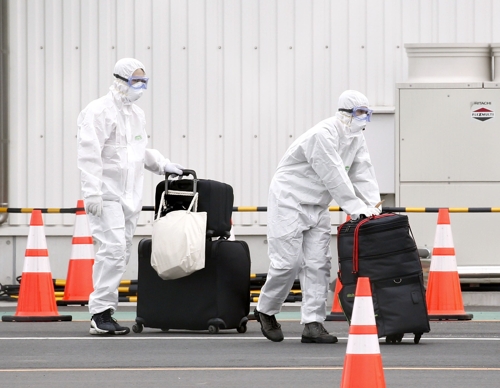 일본 크루즈선 코로나19 감염 2명 사망…중증 환자도 26명(종합3보)