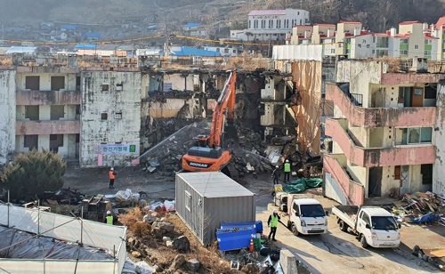 태백 최초 광원 아파트 철거…장성동 본격 도시재생